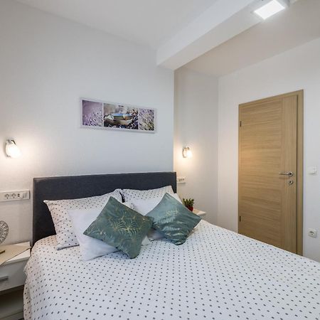Apart Sa Terasom 250M Od Plaze,Parking,Wi Fi,Rostilj Trogir Kültér fotó