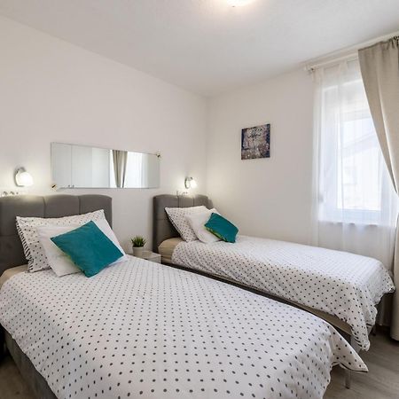 Apart Sa Terasom 250M Od Plaze,Parking,Wi Fi,Rostilj Trogir Kültér fotó