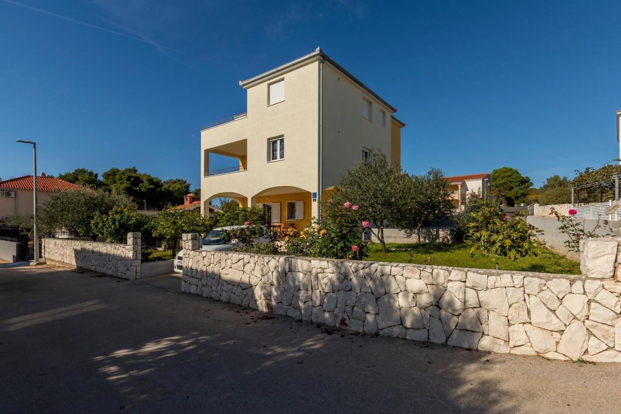 Apart Sa Terasom 250M Od Plaze,Parking,Wi Fi,Rostilj Trogir Kültér fotó