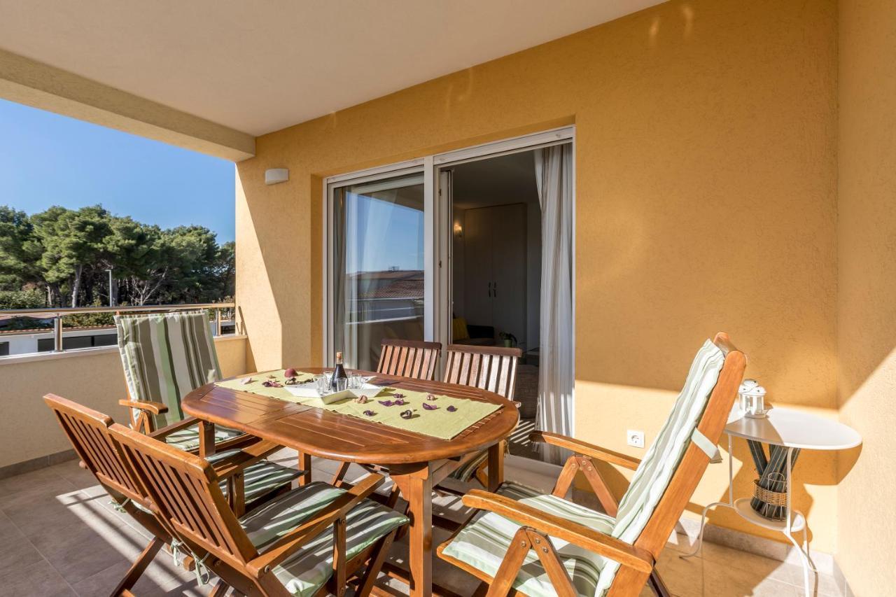 Apart Sa Terasom 250M Od Plaze,Parking,Wi Fi,Rostilj Trogir Kültér fotó