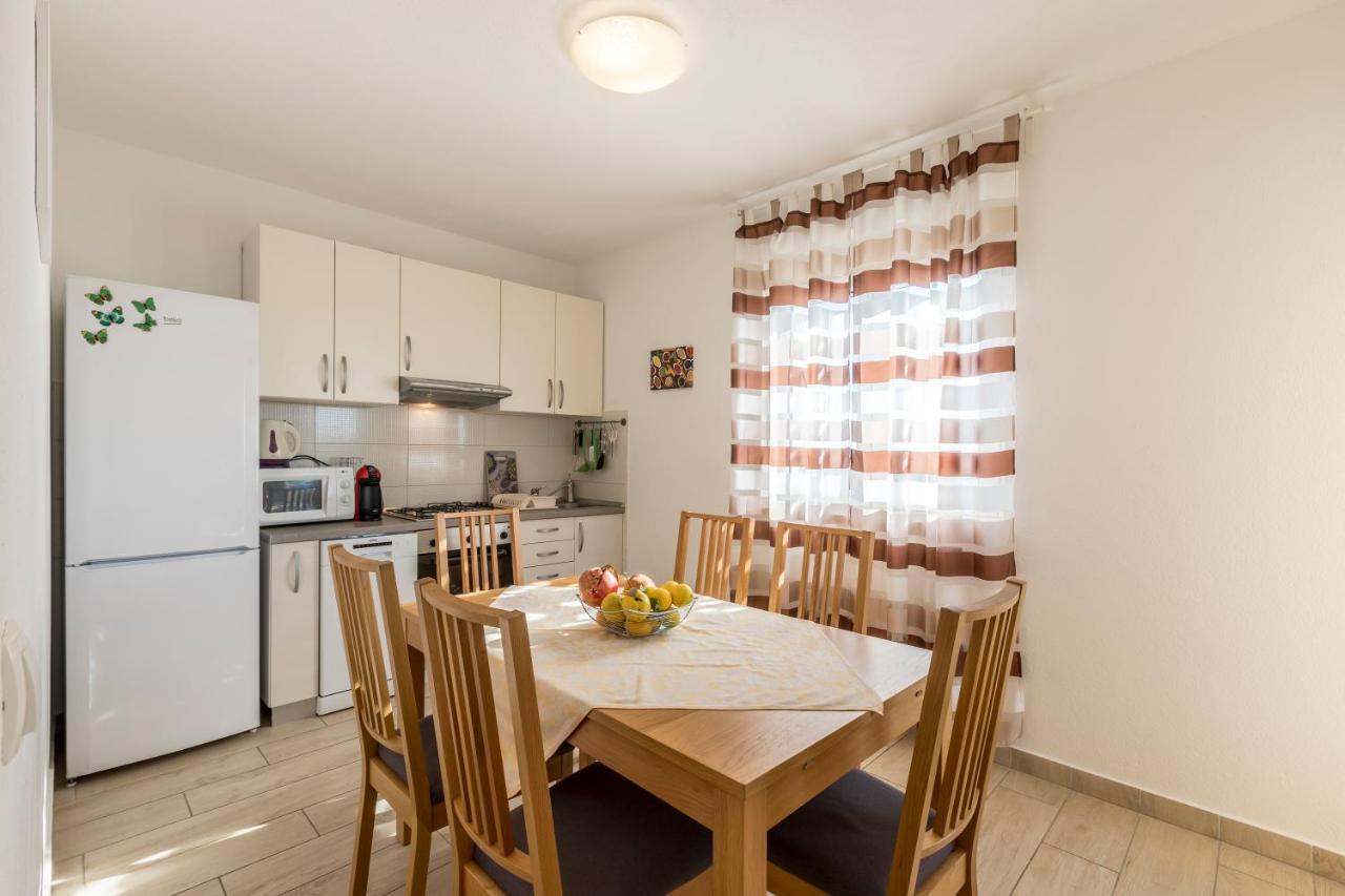 Apart Sa Terasom 250M Od Plaze,Parking,Wi Fi,Rostilj Trogir Kültér fotó
