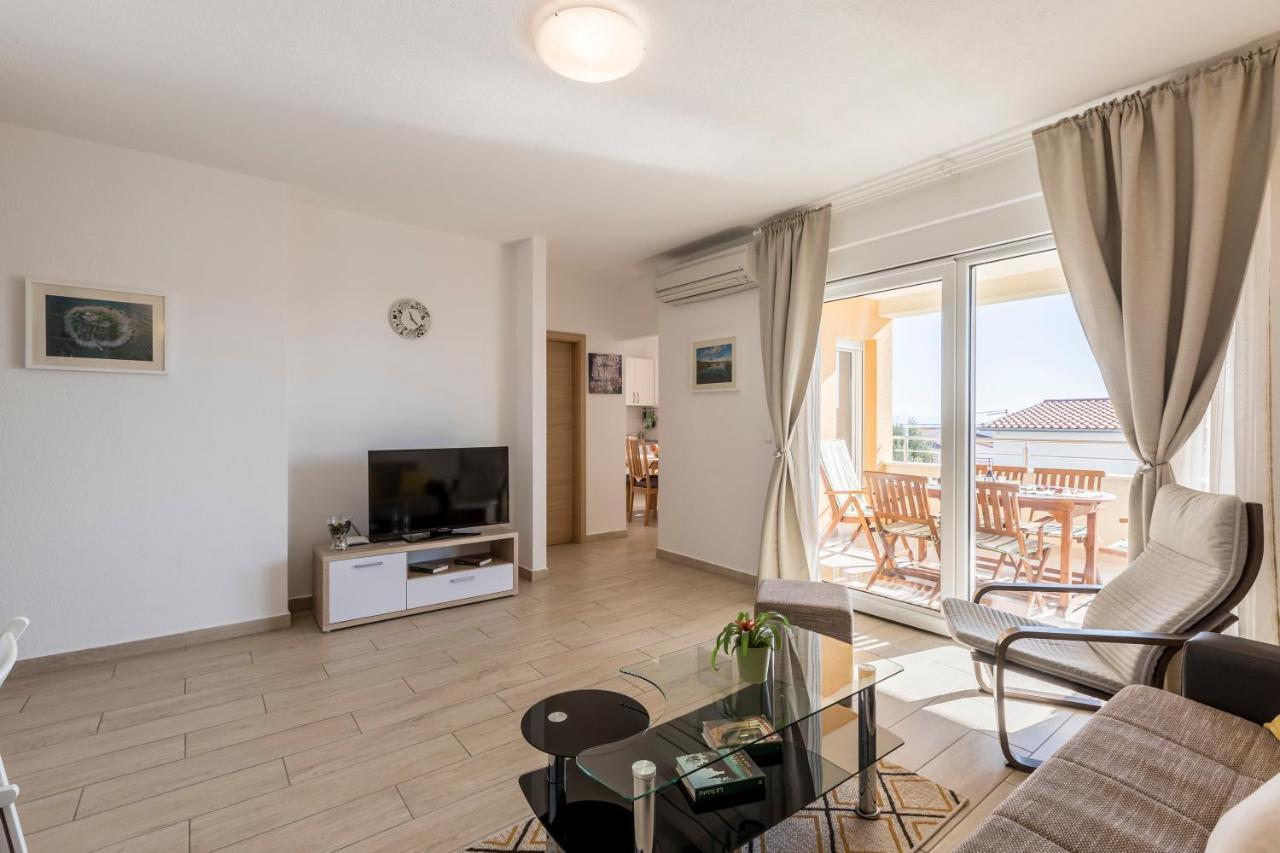 Apart Sa Terasom 250M Od Plaze,Parking,Wi Fi,Rostilj Trogir Kültér fotó