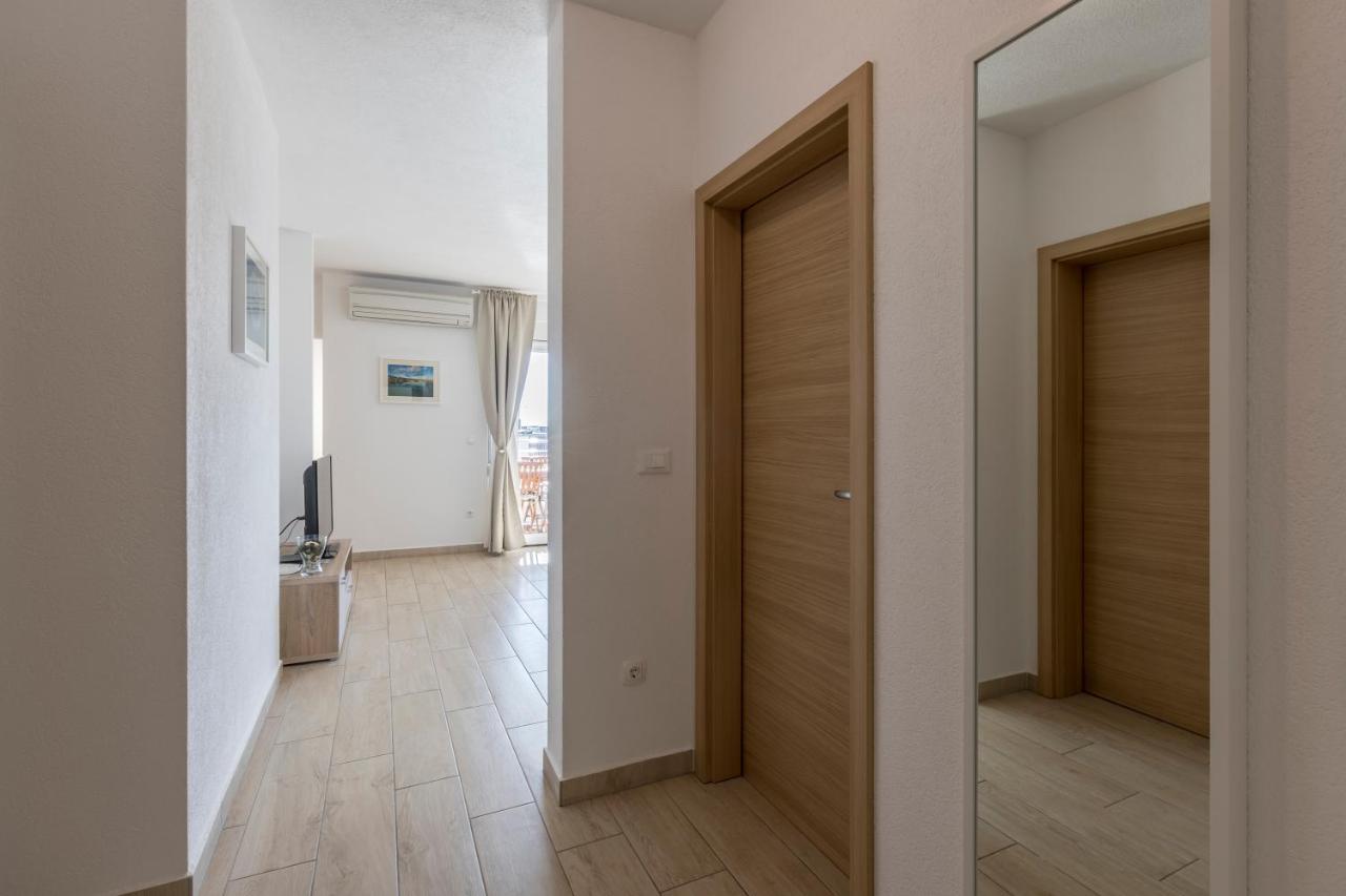 Apart Sa Terasom 250M Od Plaze,Parking,Wi Fi,Rostilj Trogir Kültér fotó