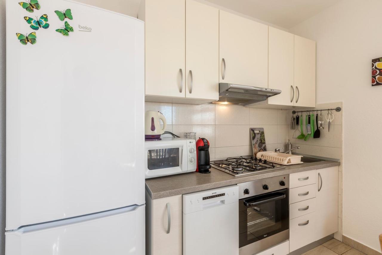 Apart Sa Terasom 250M Od Plaze,Parking,Wi Fi,Rostilj Trogir Kültér fotó