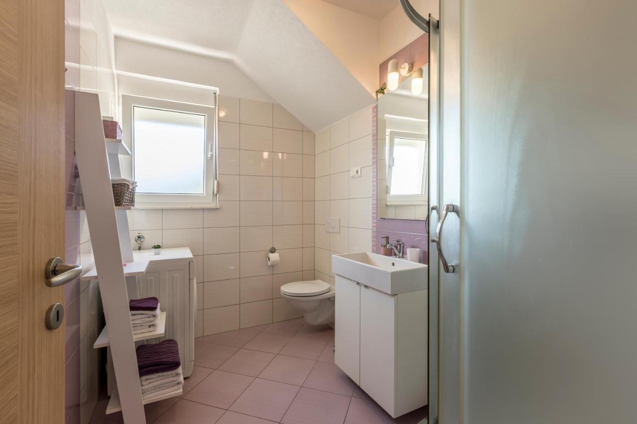 Apart Sa Terasom 250M Od Plaze,Parking,Wi Fi,Rostilj Trogir Kültér fotó