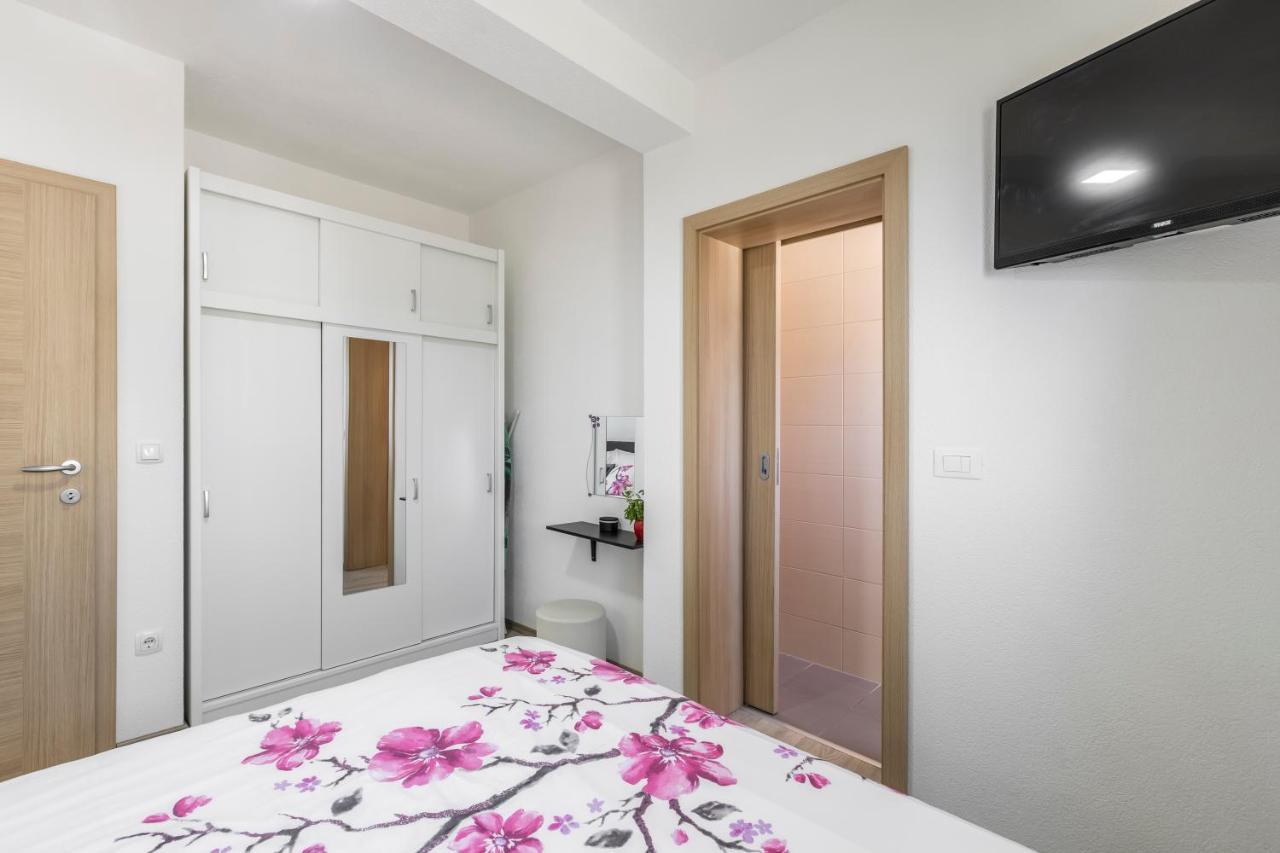 Apart Sa Terasom 250M Od Plaze,Parking,Wi Fi,Rostilj Trogir Kültér fotó