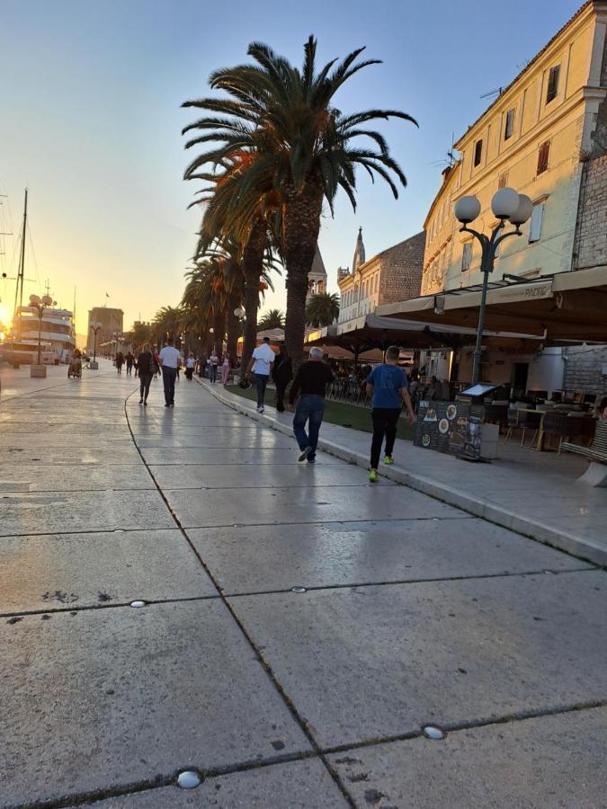 Apart Sa Terasom 250M Od Plaze,Parking,Wi Fi,Rostilj Trogir Kültér fotó