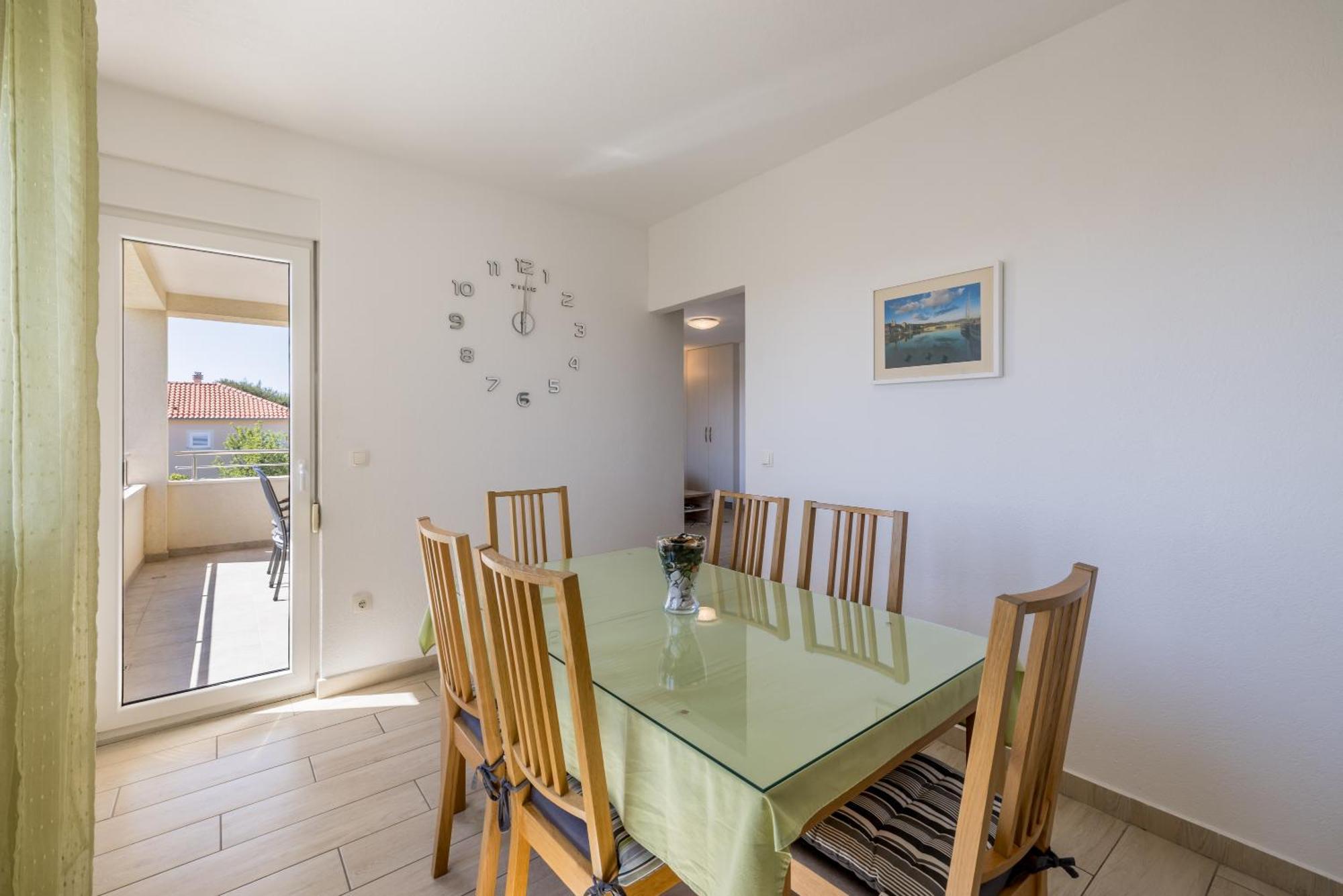 Apart Sa Terasom 250M Od Plaze,Parking,Wi Fi,Rostilj Trogir Kültér fotó