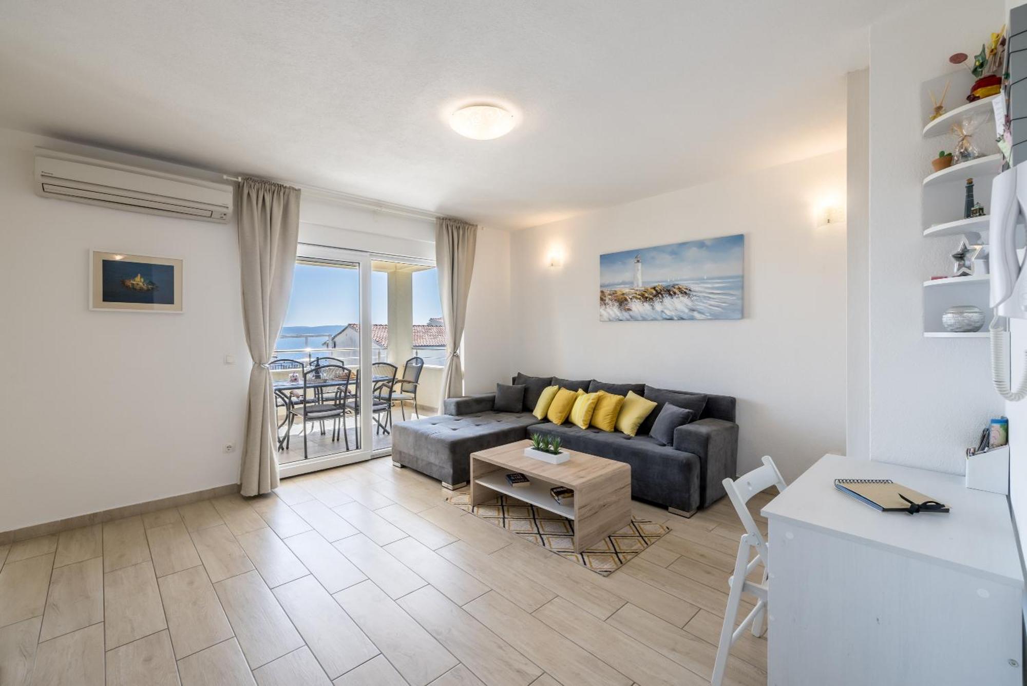 Apart Sa Terasom 250M Od Plaze,Parking,Wi Fi,Rostilj Trogir Kültér fotó
