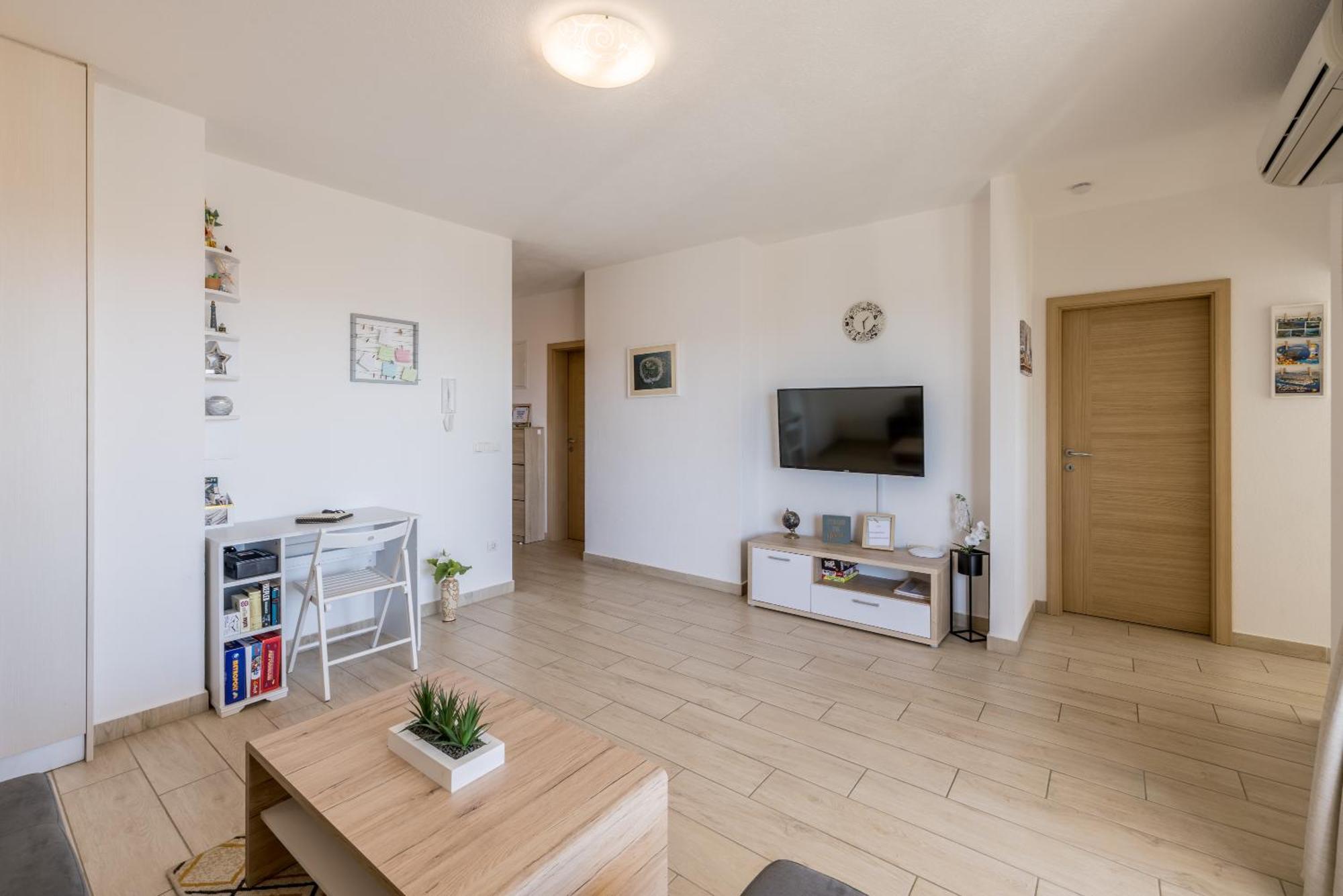 Apart Sa Terasom 250M Od Plaze,Parking,Wi Fi,Rostilj Trogir Kültér fotó