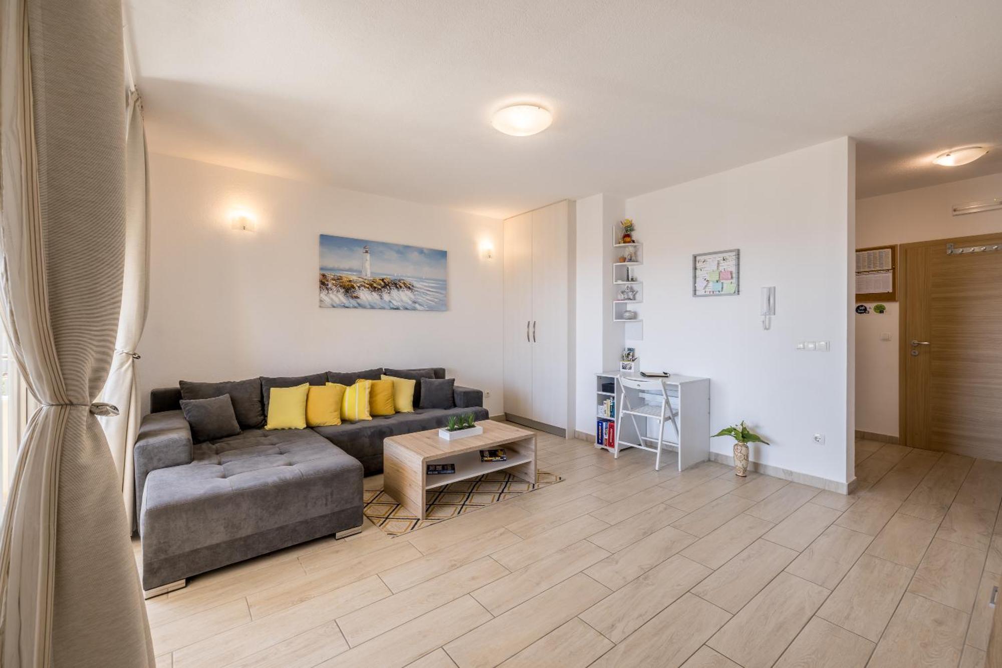 Apart Sa Terasom 250M Od Plaze,Parking,Wi Fi,Rostilj Trogir Kültér fotó