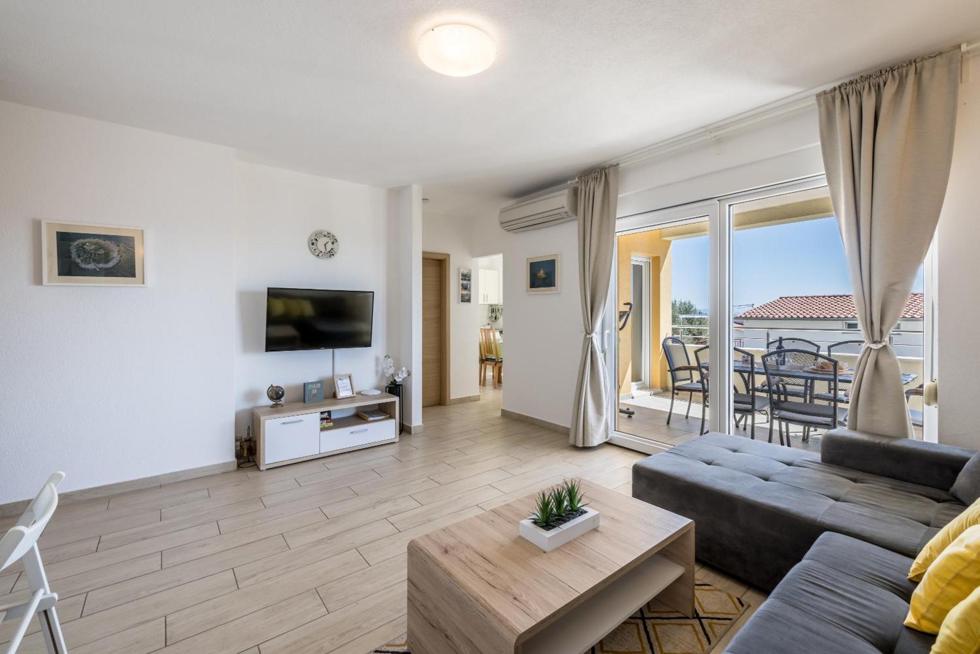 Apart Sa Terasom 250M Od Plaze,Parking,Wi Fi,Rostilj Trogir Kültér fotó