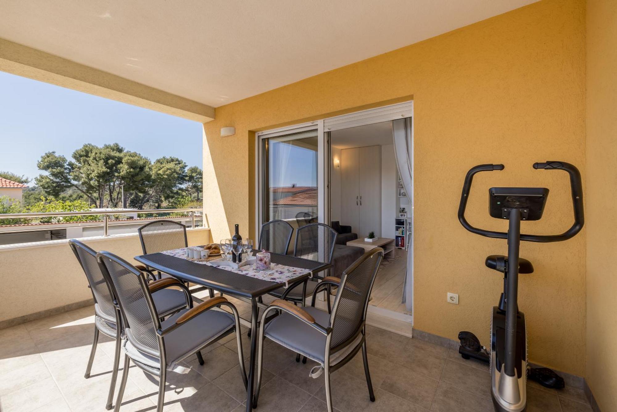 Apart Sa Terasom 250M Od Plaze,Parking,Wi Fi,Rostilj Trogir Kültér fotó