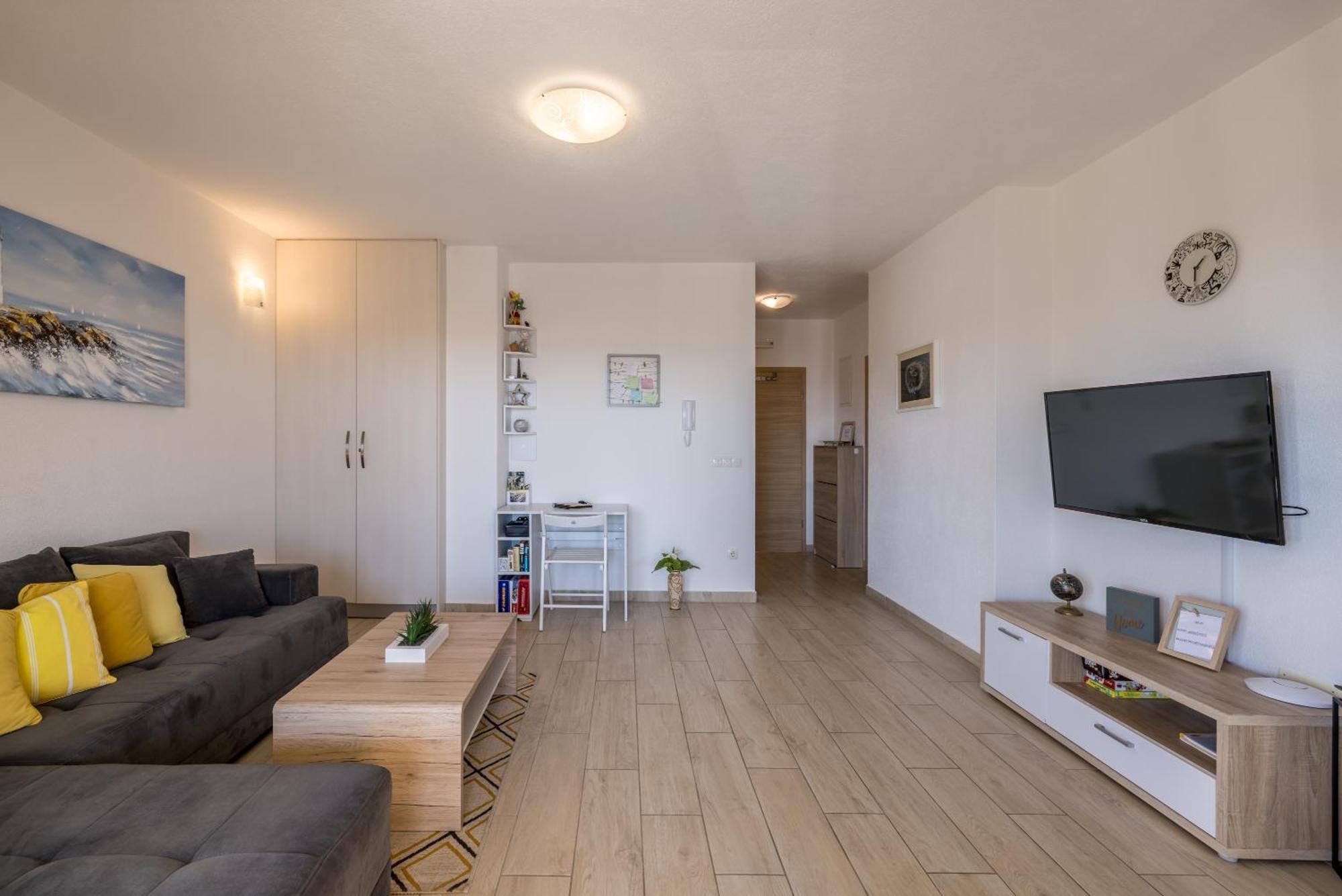 Apart Sa Terasom 250M Od Plaze,Parking,Wi Fi,Rostilj Trogir Kültér fotó