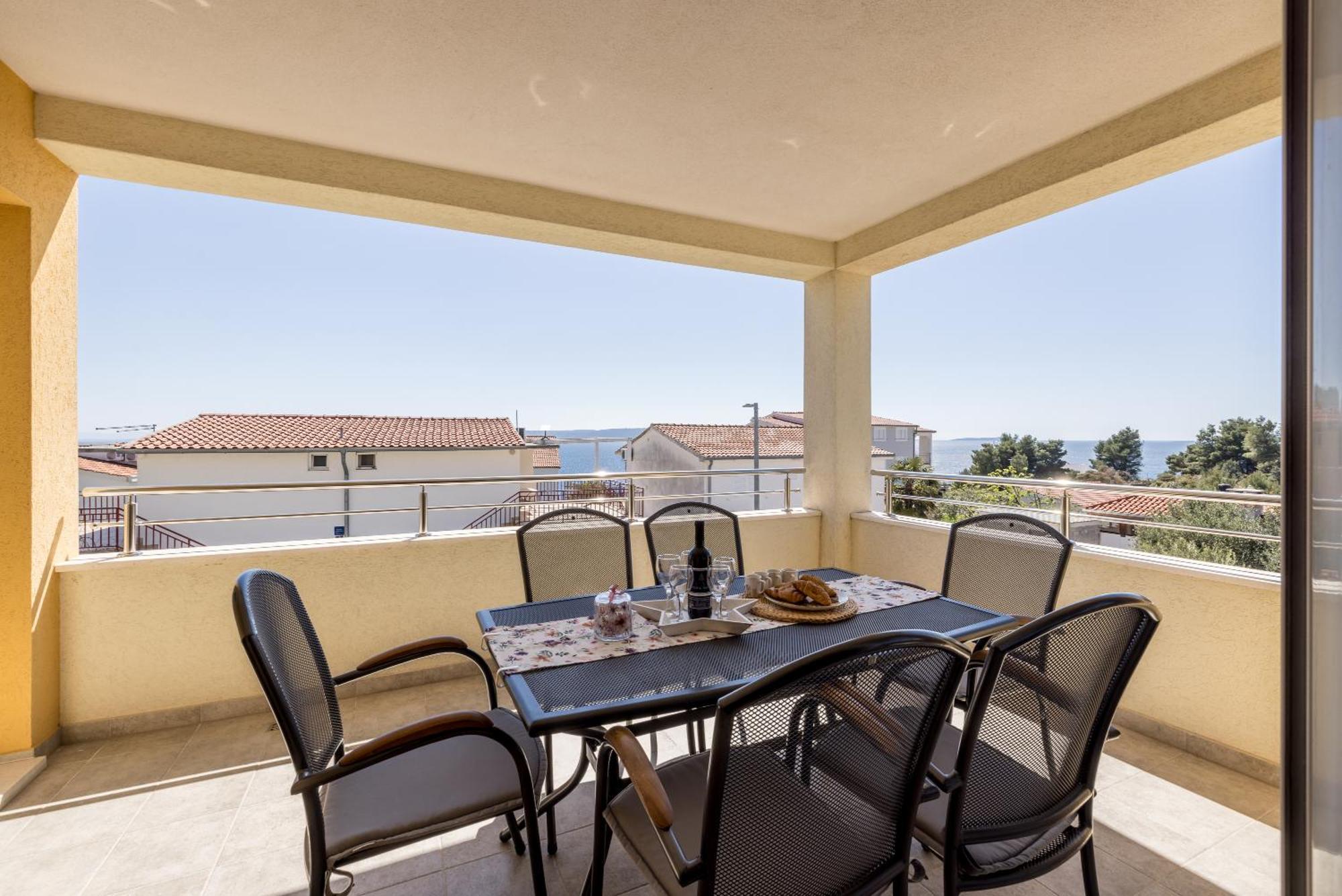 Apart Sa Terasom 250M Od Plaze,Parking,Wi Fi,Rostilj Trogir Kültér fotó