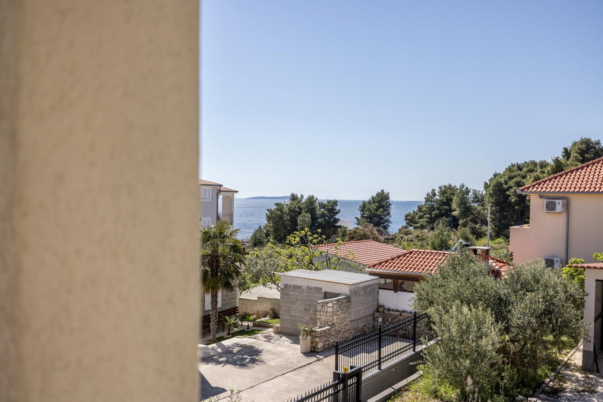 Apart Sa Terasom 250M Od Plaze,Parking,Wi Fi,Rostilj Trogir Kültér fotó